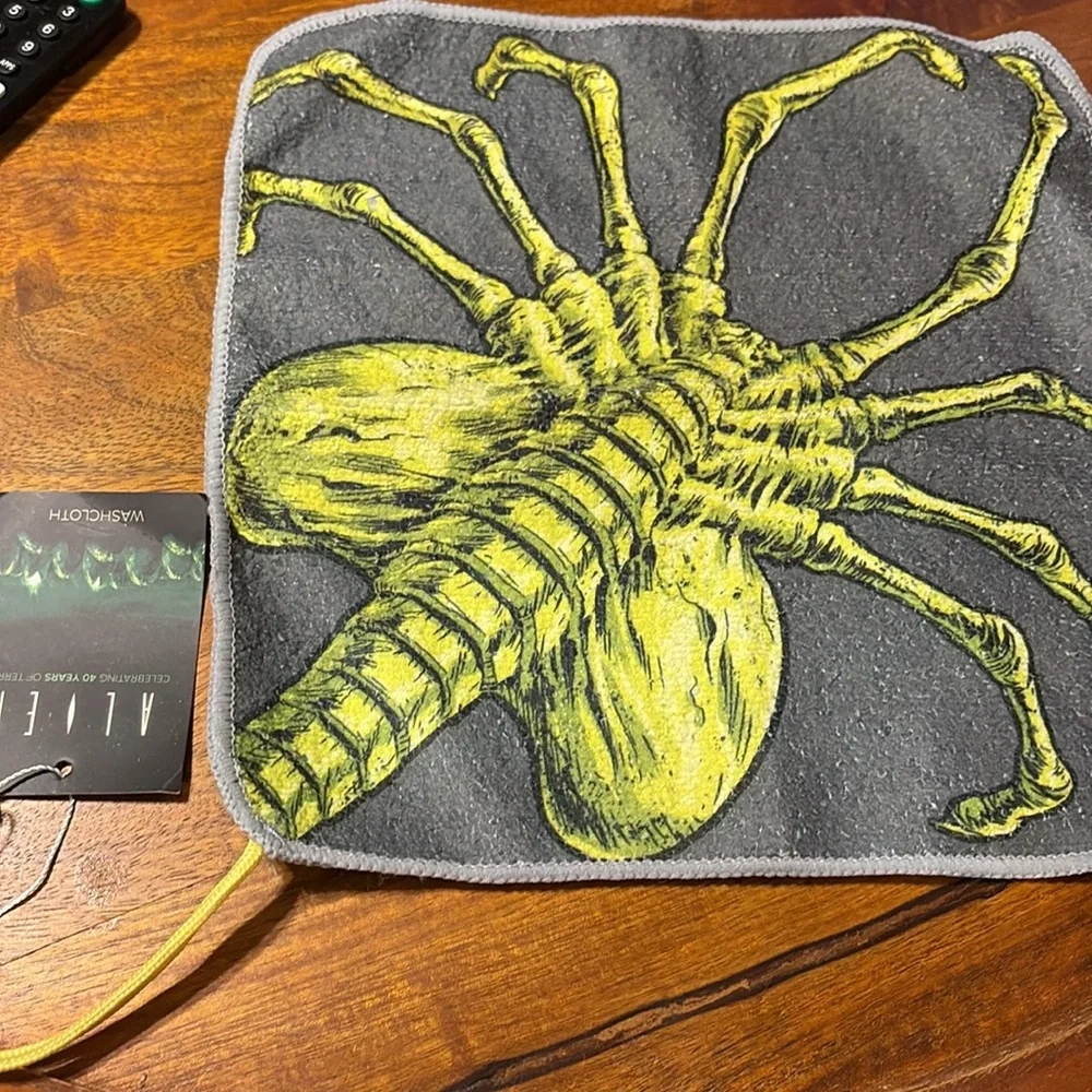 Alien Facehugger Washcloth Loot Crate Alien Bathroom Rag Science Fiction NWT